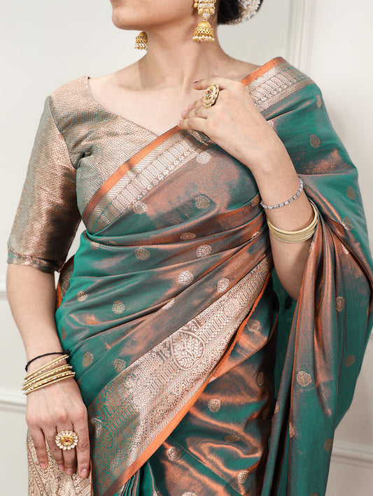 Traditional Wear Zari Weaving Kasavu Saree